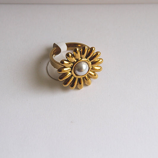 Pearl Flower Gold Ring – Elegant Floral Statement Jewelry size 19