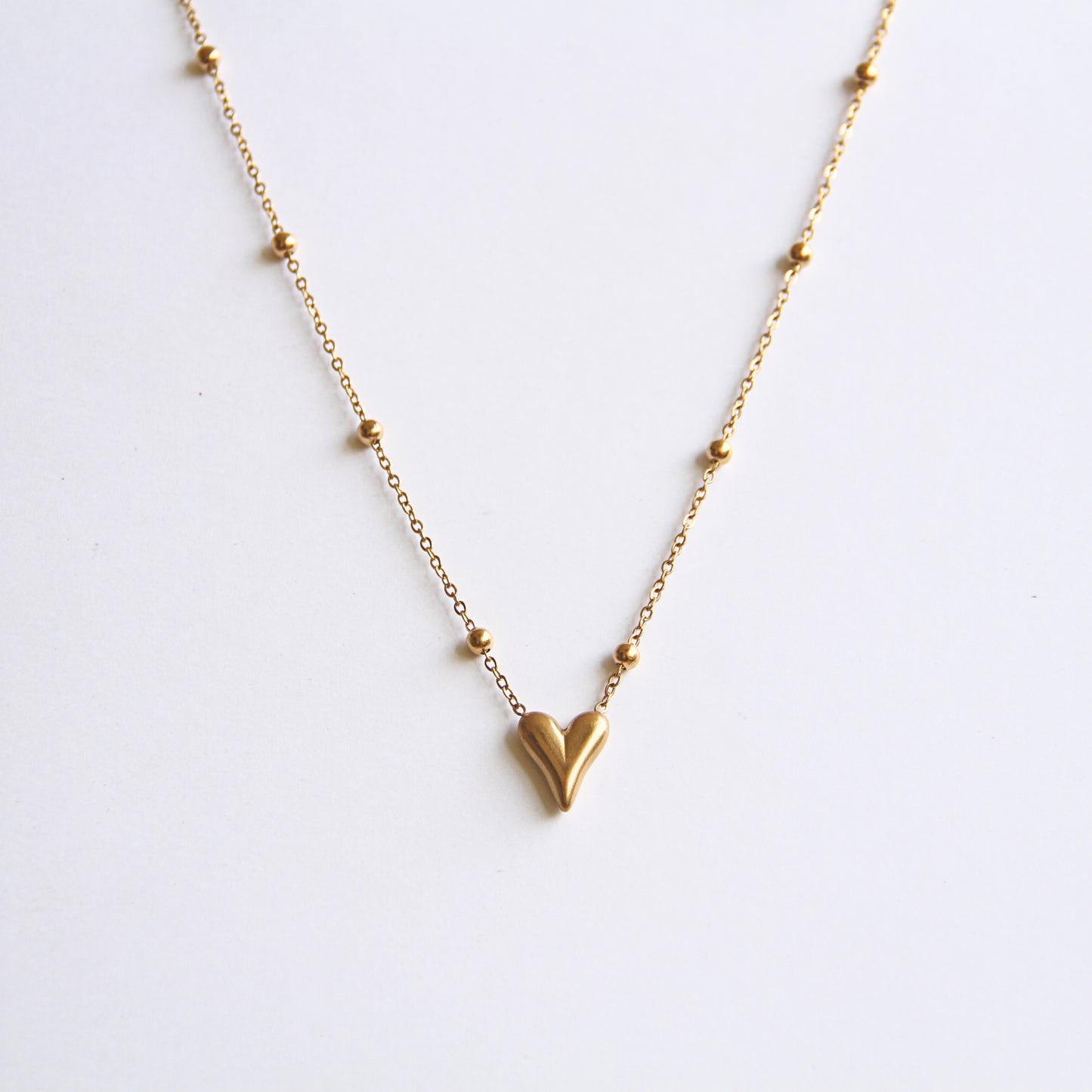 Minimalist Gold Tone Chain with Sculpted Heart Pendant