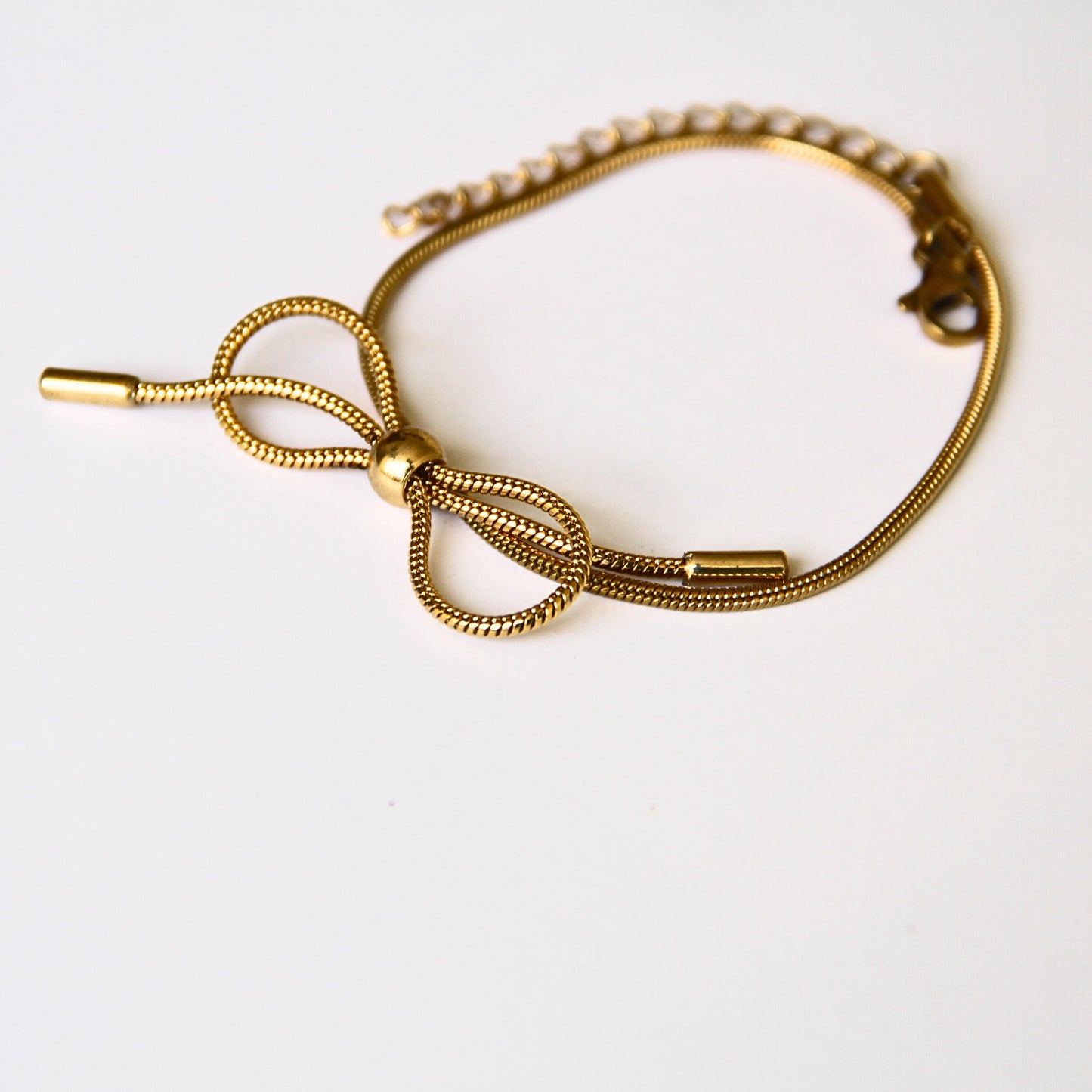 Gold Bow Chain Bracelet for Women – Adjustable Elegant Wristwear
