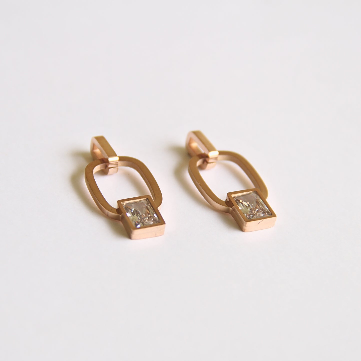 Minimal Geometric Crystal Dangles