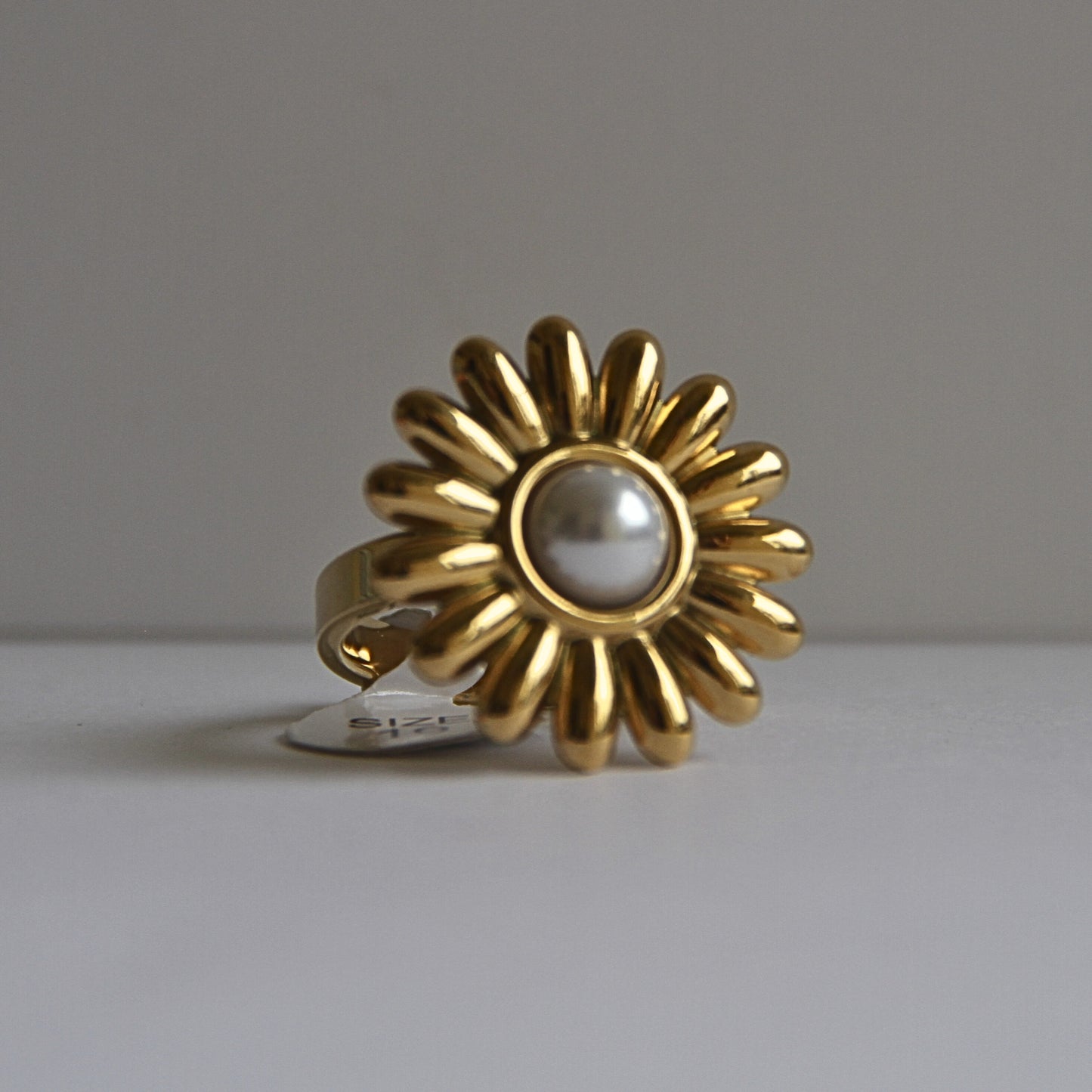 Pearl Flower Gold Ring – Elegant Floral Statement Jewelry size 19