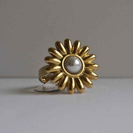 Pearl Flower Gold Ring – Elegant Floral Statement Jewelry size 19