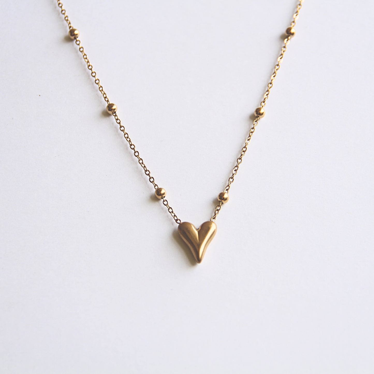 Minimalist Gold Tone Chain with Sculpted Heart Pendant