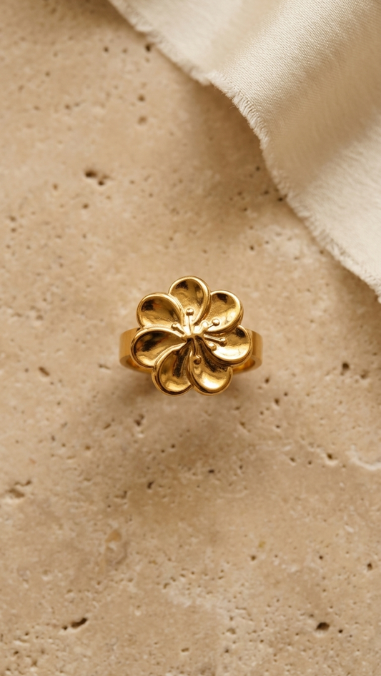 Gold Floral Statement Ring – Elegant Bloom Design