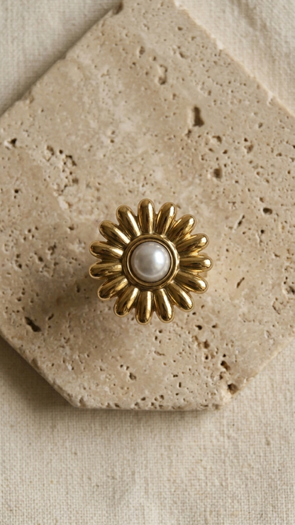 Pearl Flower Gold Ring – Elegant Floral Statement Jewelry size 19