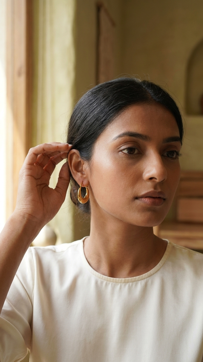 Elegant Moon-Shaped Hoops Golden Crescent Anti-Tarnish Earrings